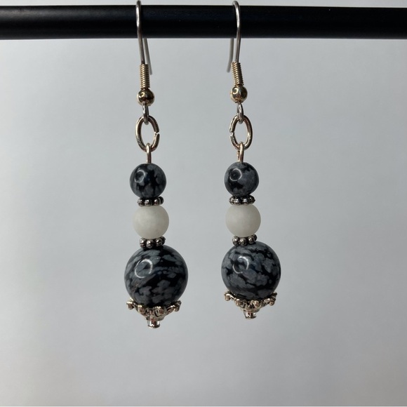 HAND CRAFTED EARRINGS Snowflake Obsidian & Snow Quartz Beaded Dangle Drop NWT - Picture 7 of 13